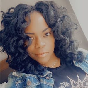 Meet your Posher, Angela